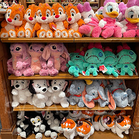 【2025】ディズニーランドのぬいぐるみ一覧！100種類以上が発売中！値段＆ショップも