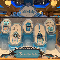 【4/8発売】ディズニーシー25周年グッズ「ジュビリーバッジ」!パーツを組み合わせてオリジナルにカスタマイズしよう!