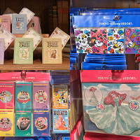 【2025】ディズニーで買えるメモ帳&ふせんまとめ！ランド＆シーのお土産におすすめ
