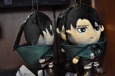 A*x様 写真 人形 USJ リヴァイ エルヴィン 進撃の巨人 進撃の巨人』Quest 3対応のMRアプリでリヴァイとエルヴィンの等身大