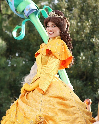 美女と野獣』のディズニープリンセス「ベル」とは？会える場所＆グッズ