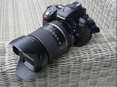 ボディ：ニコンD5300（エントリー機種）レンズ：タムロン16－300㎜