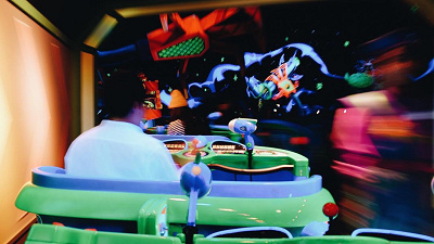 待ち時間情報も】バズ・ライトイヤーのアストロブラスターの概要・混雑