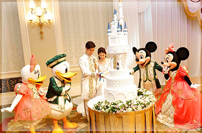 ディズニーの仲間たちもお祝いに