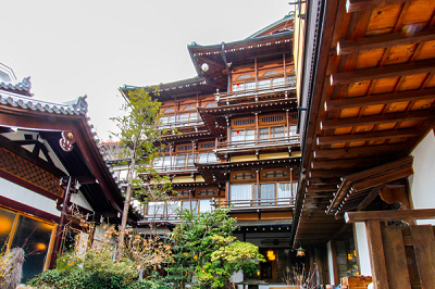 歴史の宿　金具屋