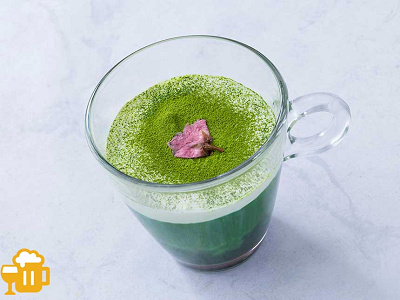 ホット抹茶カクテル（抹茶リキュール＆ホイップ）
