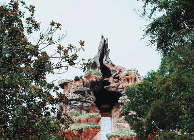 水しぶきの中へ！