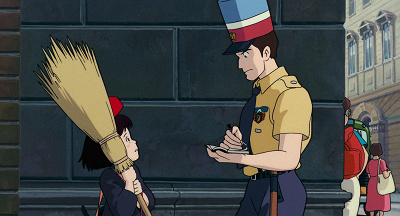 警官に問い詰められるキキ（魔女の宅急便のキャラクター）