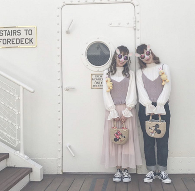 トップスをそろえて統一感♪新旧グッズミックスコーデ