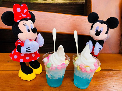 ディズニーフードを持ったミニー＆ミッキー