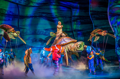 映画の世界観をミュージカルで再現