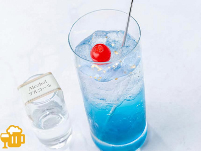 スパークリングカクテル（ラム、ブルーシロップ＆パイナップルシロップ）