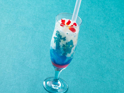 スペシャルドリンク（ヨーグルト、ブルーゼリー、サクラシロップ）、コレクタブルグラス付き