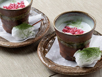 スペシャルホットドリンク（抹茶＆ミルク）