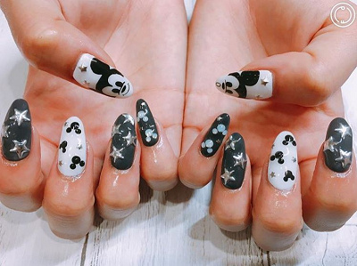 スタッズ風カジュアルネイル