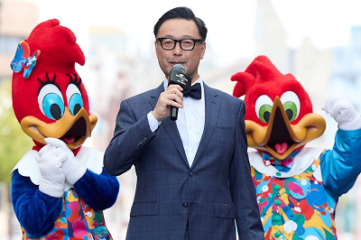アニバーサリー・グリーティングを盛り上げる村山卓社長