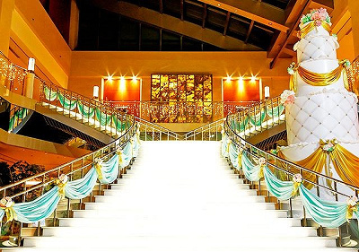 京阪ユニバーサルタワーの正面玄関にある大階段