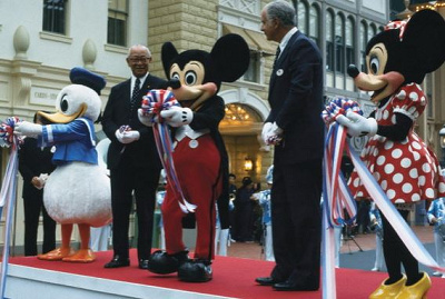 ミッキーの顔】変遷がヤバい？！海外のミッキーの顔を比較してみた