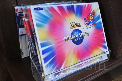 20周年デザインのデスクトップパーテーション