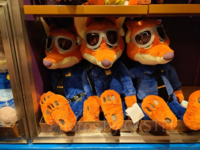 上海ディズニーズートピアグッズ：ニックの警官ぬいぐるみ(L)