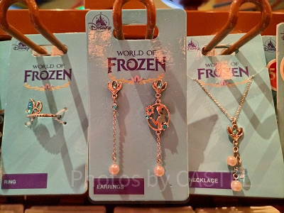 香港ディズニーアナ雪グッズ：エルサモチーフのイヤリング