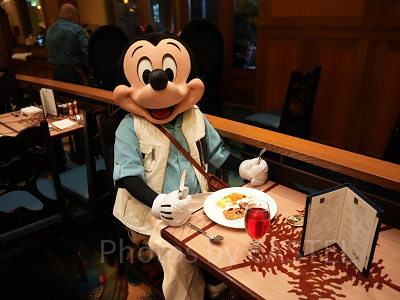 アナハイムディズニー直営ホテルのキャラクターダイニング