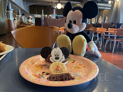 40周年メニューの「リトルパティシエ・ミッキーマウスデザート」