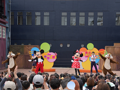 ディズニーシーの「ジャンボリミッキー！レッツ・ダンス！」