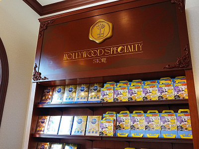 お土産の定番！お菓子やフードもラインナップ