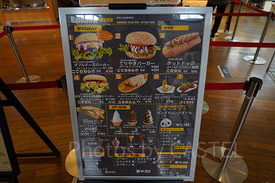 ボリューム満点のハンバーガー