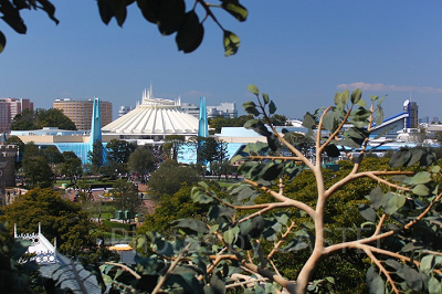 スペースマウンテンにまつわる恐怖の都市伝説。その内容は？