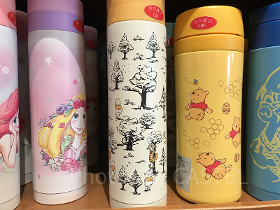 100エーカーの森の仲間たちが描かれたステンレスボトル