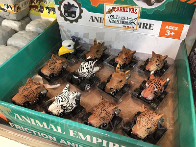 動物の顔を乗せた車が走るシュールなオモチャ