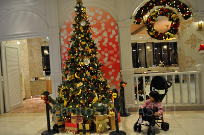 パークフロントホテルのレストランにはバナナの装飾が面白いツリーが登場（2018年冬）