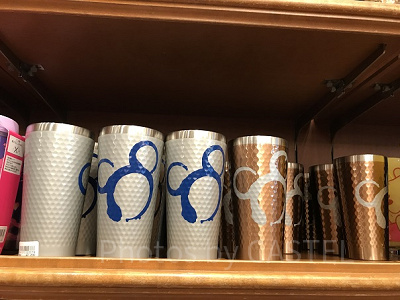 和の雰囲気を感じる２色のコップ