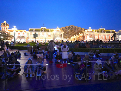 エレクトリカルパレードのプレミアアクセスの鑑賞場所の様子