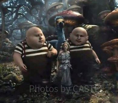 「アリス・イン・ワンダーランド」トゥイードルダムとトゥイードルディー