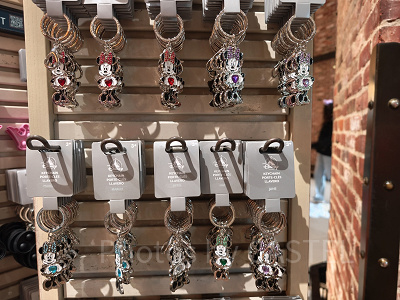 アナハイムディズニーのキーチェーン：ミニーのジュエルキーチェーン