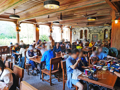 アレンデール・ロイヤルバンケットの屋外のダイニングエリア