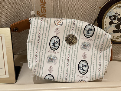 付属のポーチ（ディズニーランドホテルグッズ）