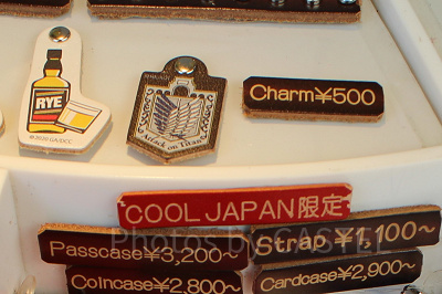 進撃の巨人　自由の翼レザーチャーム