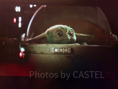 卵型のベットにいるベビーヨーダ