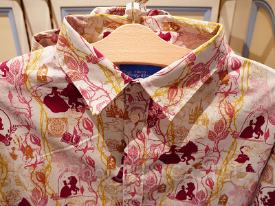 美女と野獣の柄アップ ディズニー総柄シャツ