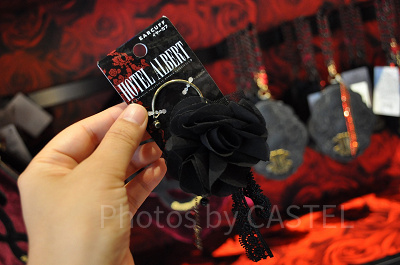 ブラックフラワーイヤーカフ