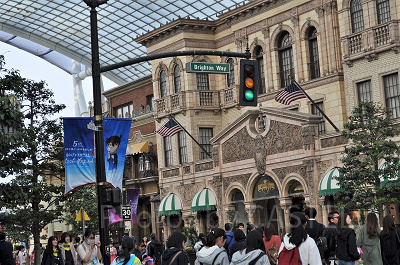 高級ホテル「ビバリー・ウィルシャー・ホテル」の外観をイメージした建物