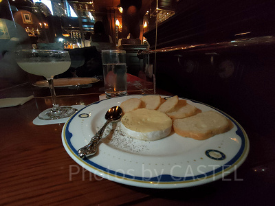 カマンベールチーズフォンデュ、バゲット添え