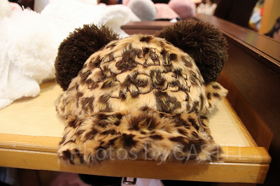 ポンポン付きキャップ（ヒョウ柄）