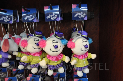 ピエロのチャーリーブラウンぬいぐるみキーチェーン