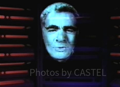 キャプテンEOと落ちこぼれクルーに指示を出す