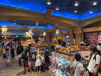 エンポーリオの混雑状況 2022年8月1日19時ごろ